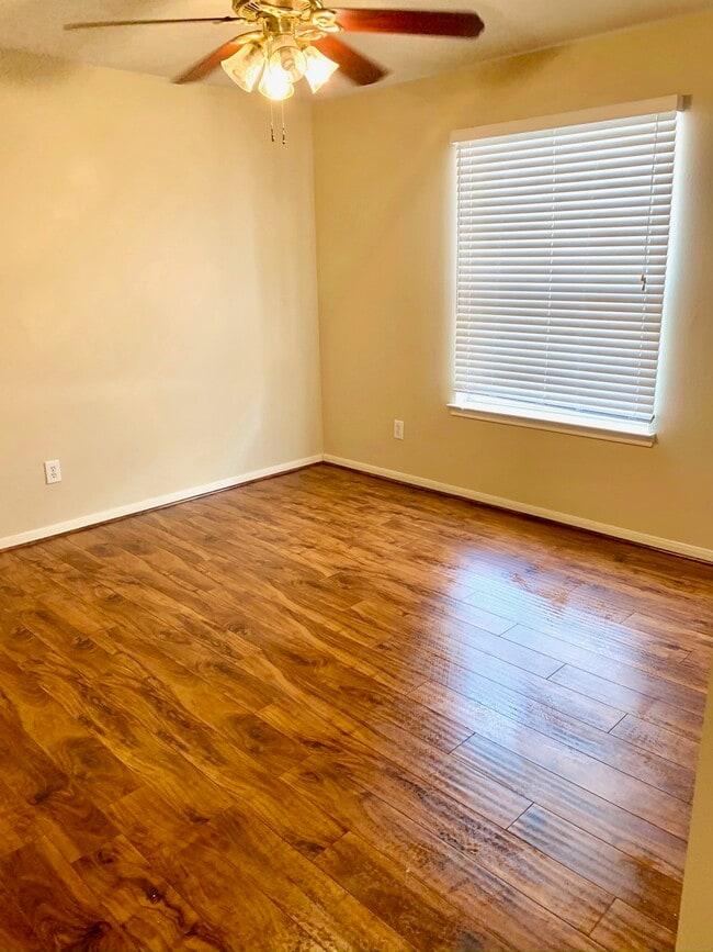 Photo - 205 Mammoth Springs Ln