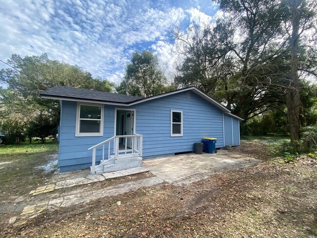 Building Photo - 2050 W 40th St