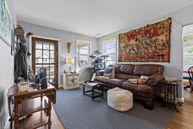 Photo - 844 Linden Hall Rd