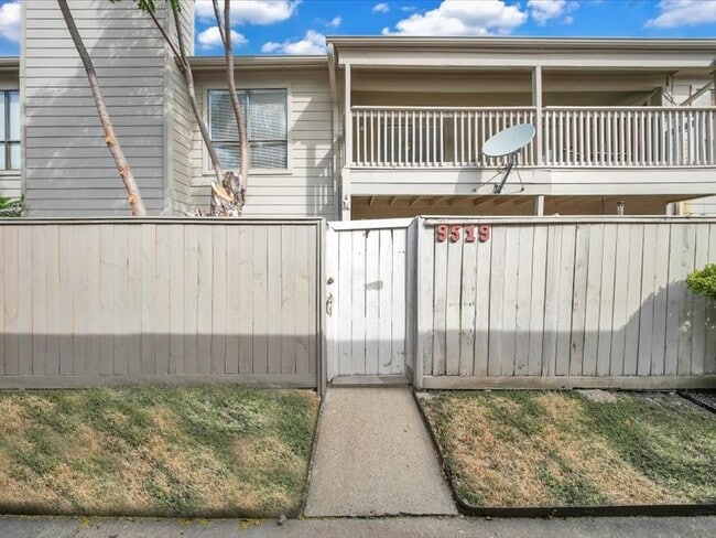 Building Photo - 9519 Pagewood Ln Unit 9519