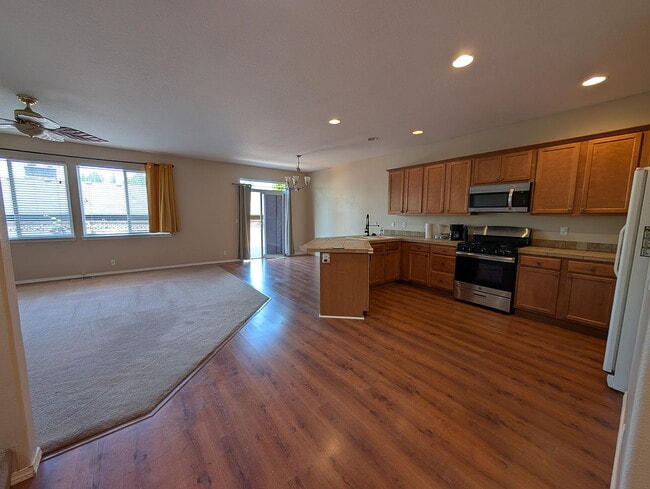 Photo - "Discover Comfort and Convenience: Spacious 3-Bed, 2-Bath Home in Beaverton!"