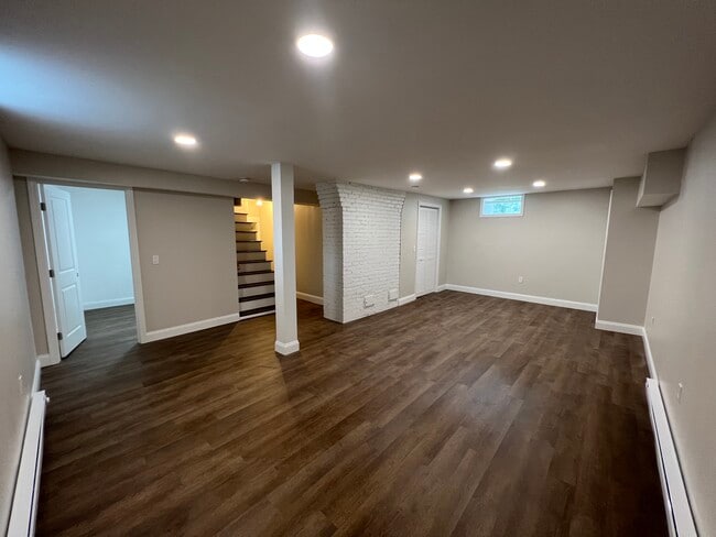 Photo - 296 Oak St