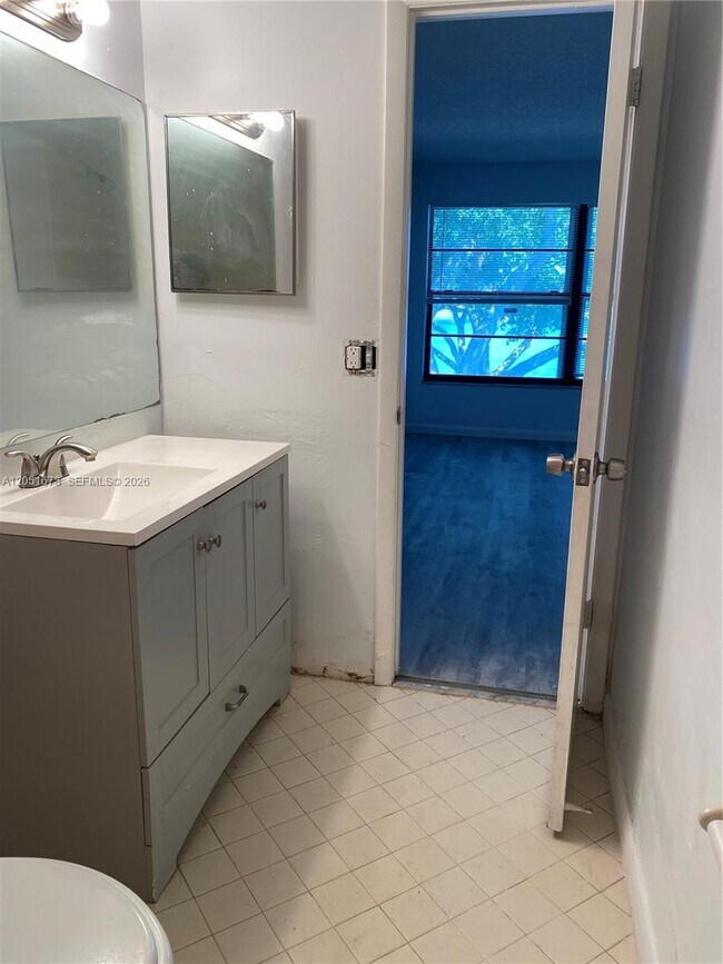 Photo - 201 Lake Pointe Dr Unit 205
