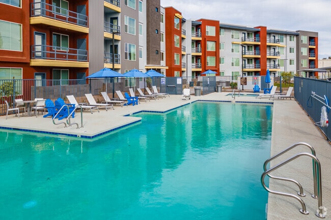 Photo - V on Broadway