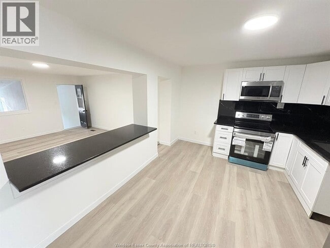 Photo - 1370 Wyandotte St E