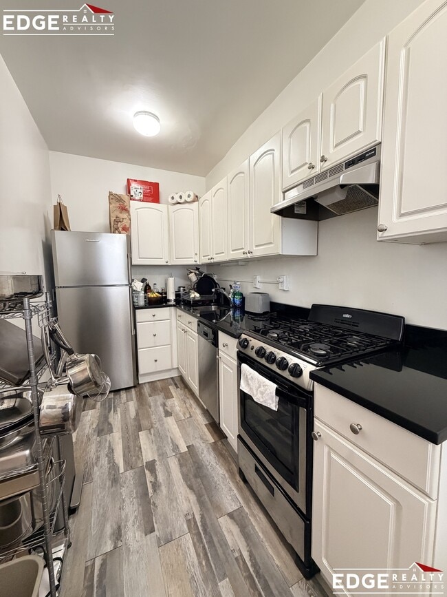 Building Photo - 120 Brainerd Rd