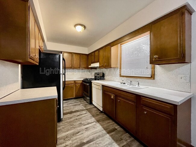 Photo - 1348 Carriage Hill Dr SE