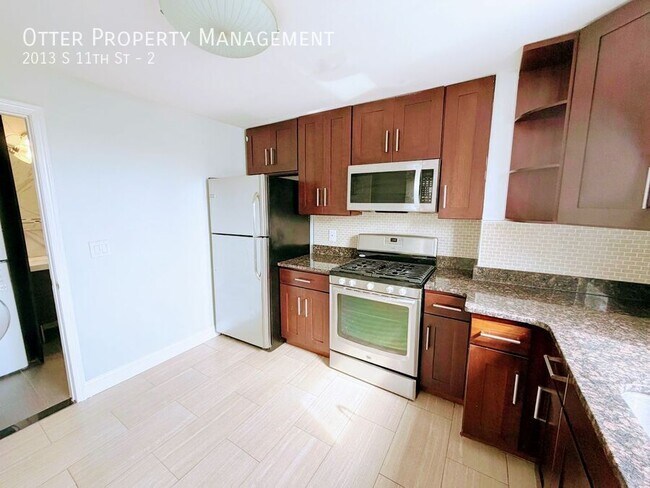 Building Photo - 2013 S 11th St Unit 2