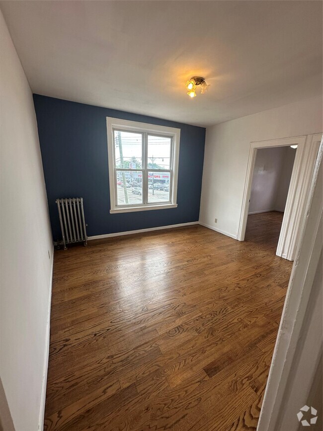 Building Photo - 93-24-93239 239th St Unit 2F Rental