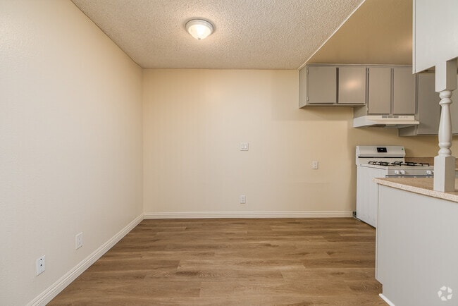 1BR, 1BA - 546SF - Dining Room - 10210 Mountair Ave