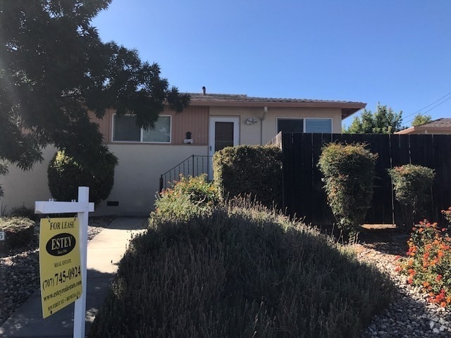 Building Photo - Downtown Benicia Duplex Rental