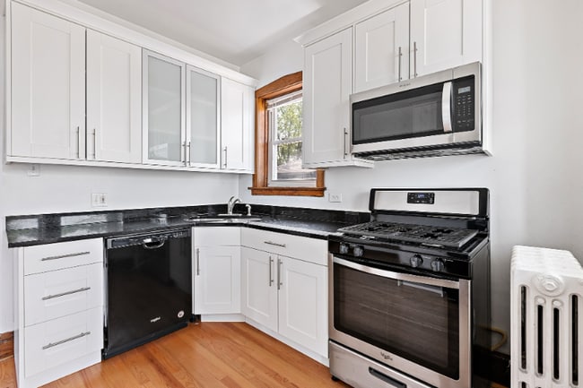 Building Photo - 3936 N Marshfield Ave Rental