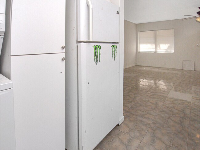 Photo - 2361 NE 10th St Unit 3