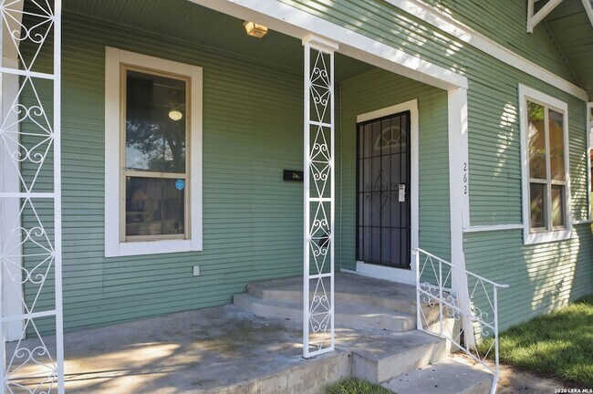 Photo - 262 E Southcross