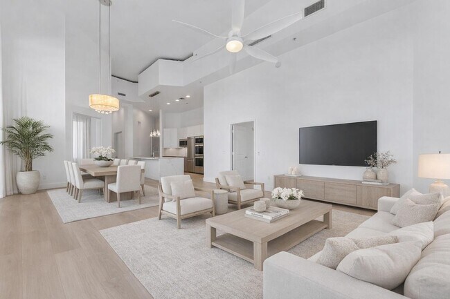 Building Photo - 300 S Australian Ave Unit 105