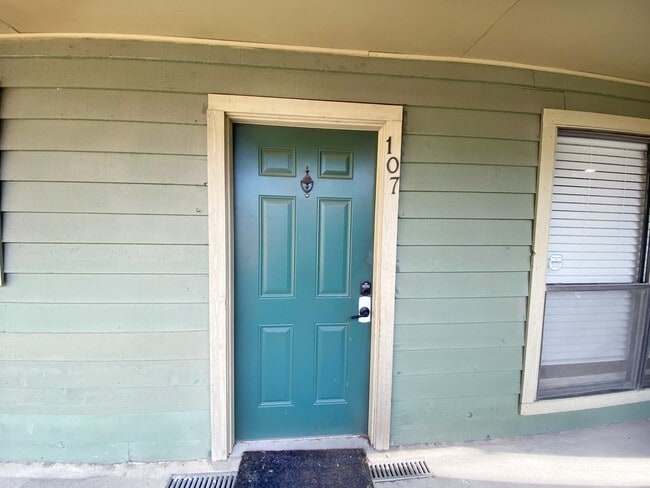 Building Photo - 101 Stratford St Unit 107