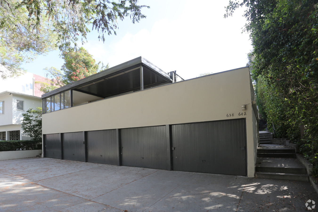 Photo - 638-642 Kelton Ave Apartments
