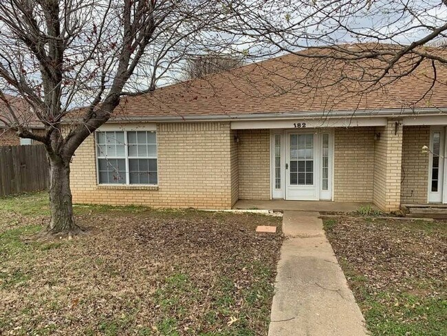 Building Photo - 182-184 Southwinds Drive Unit 184 Southwinds Drive