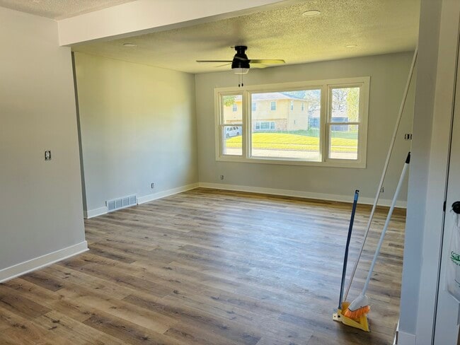 Photo - 402 SE 11th St