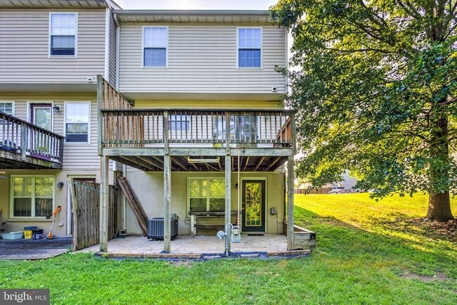 Photo - 213 Copperfield Ln