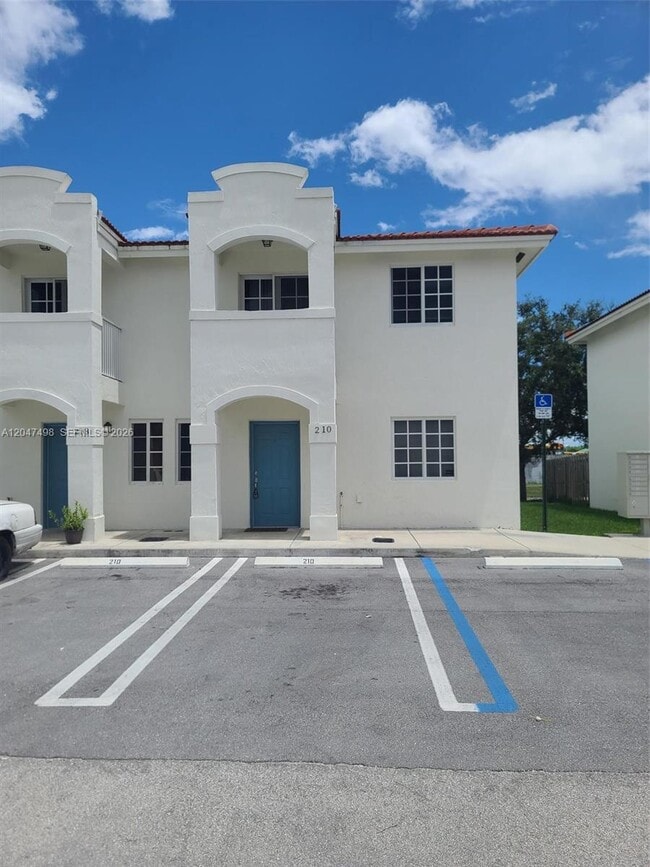 Building Photo - 210 SW 3rd Ct