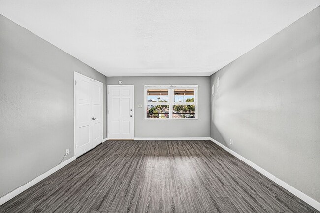 Photo - 445 W 15th St Unidad 15