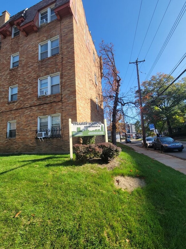 Photo - Thames Manor