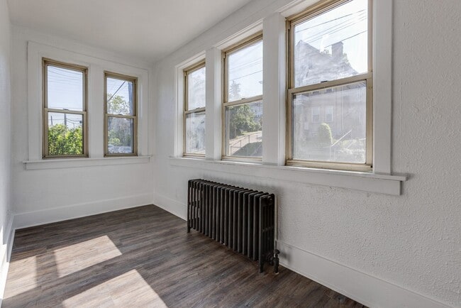 Photo - 201 Locust St Unidad (201 Locust)1st FLR Right