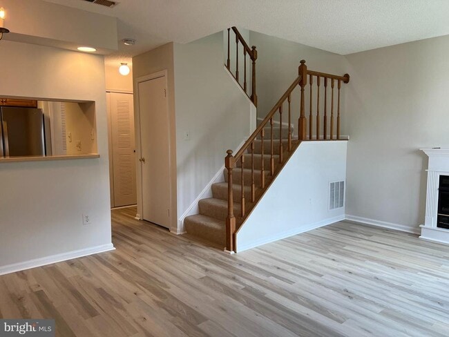 Photo - 6015 Netherton St