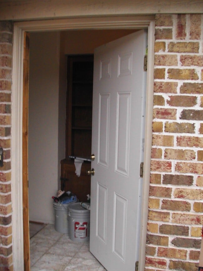 Photo - 10806 Lynbrook Dr Unidad b
