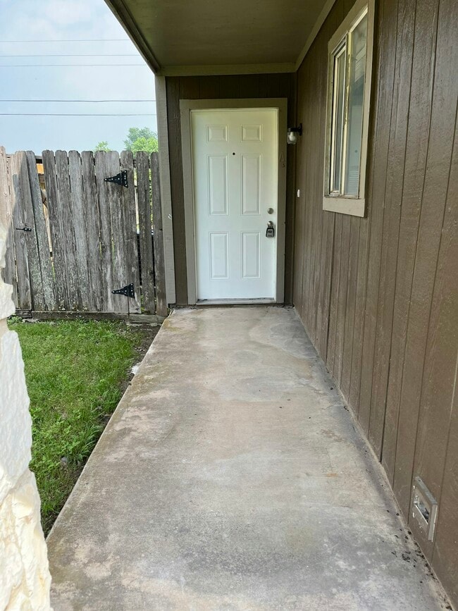Photo - 821 Betsy Ross Dr
