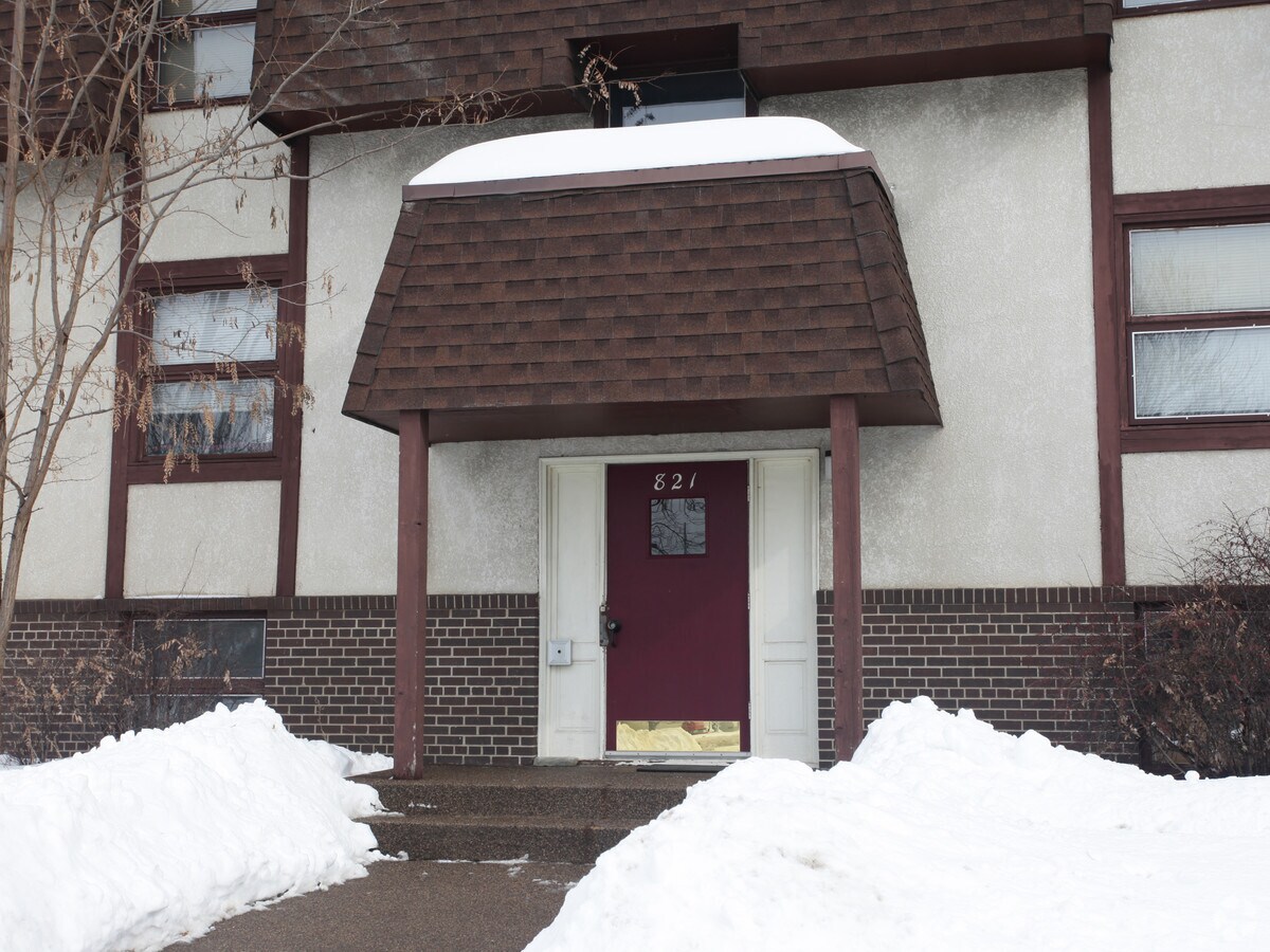 Photo - 821 Marshall St NE