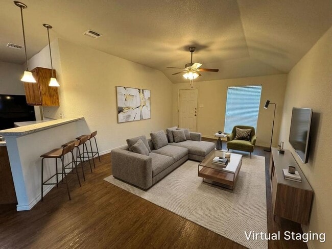 Photo - 1537 Justin Lp Unit A