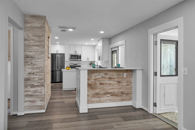 Photo - 106 N Rushwing Cir