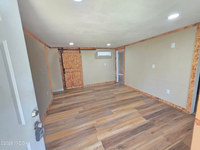 Photo - 1030 Dennis St