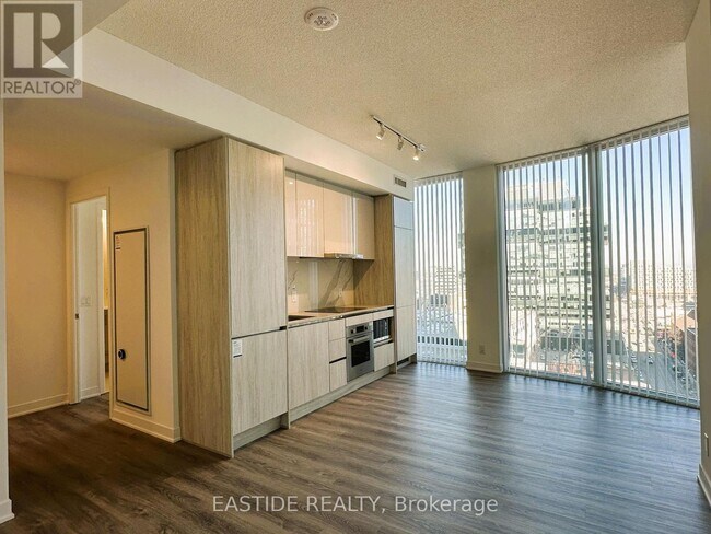 Photo - 180 Front St E Unit 1606