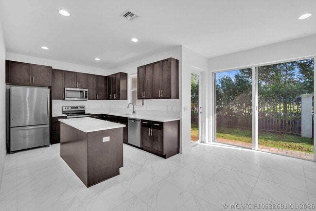 6947 Pines Cir