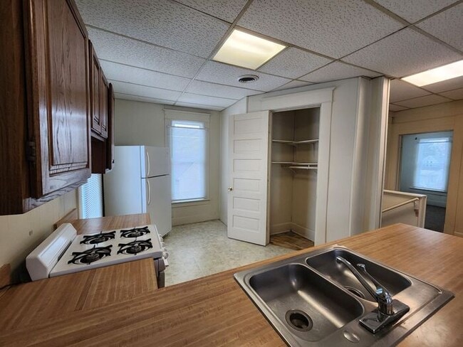 Photo - 2 Bedroom Upper Apartment