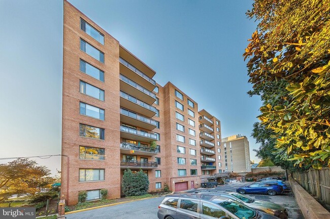 Building Photo - 3315 Wisconsin Ave NW Unit B1