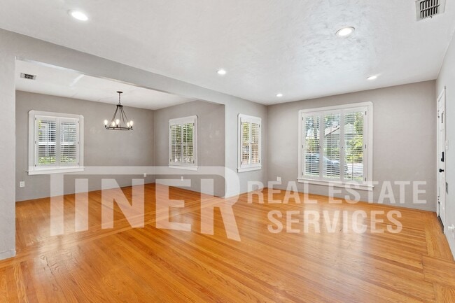 Photo - 1067 Perkins Way