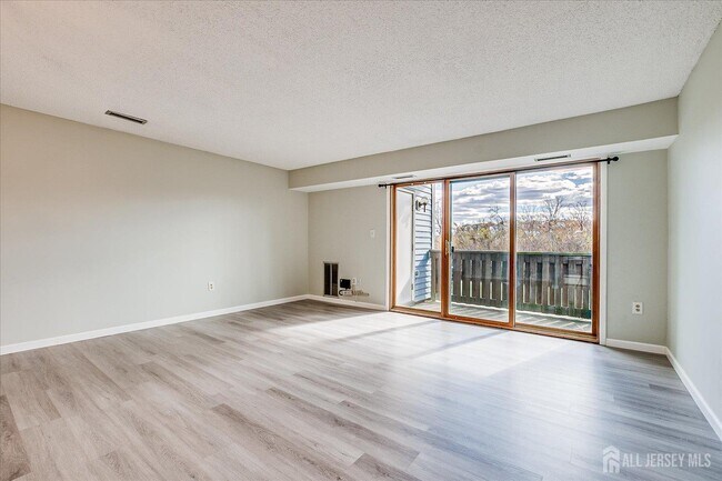 Photo - 807 Aspen Dr