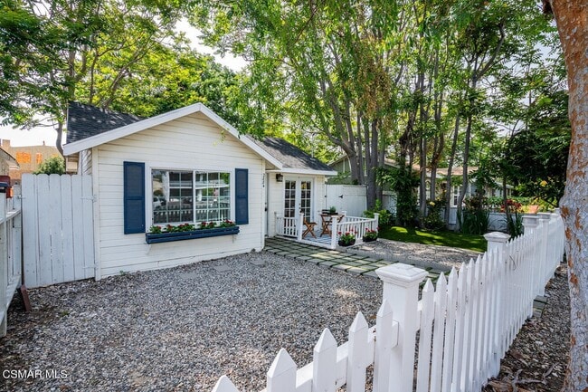 Photo - 2884 Crescent Way