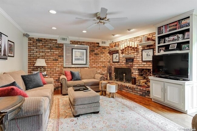 Photo - 174 Lodge Ave