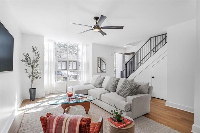 Photo - 1210 Cleburne Ave NE