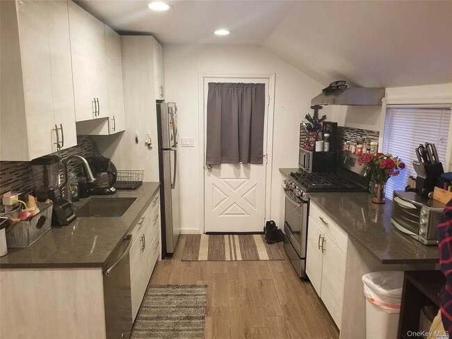 Building Photo - 533 E Market St Rental