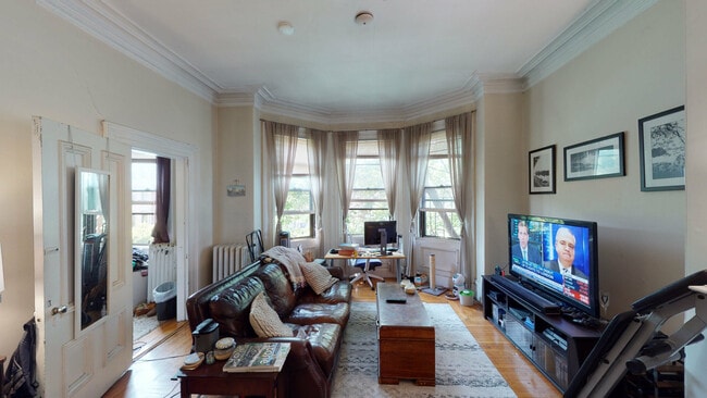 Building Photo - 244 Beacon St Unit 7