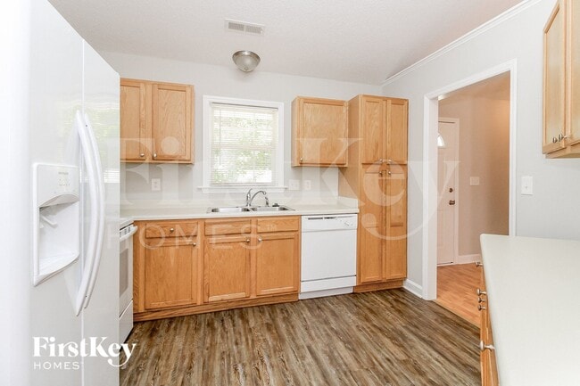 Photo - 1800 Holly Crescent Ln