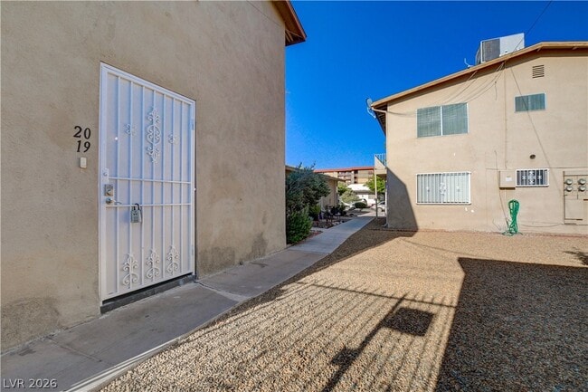 Photo - 3841 Daisy St Unidad 19