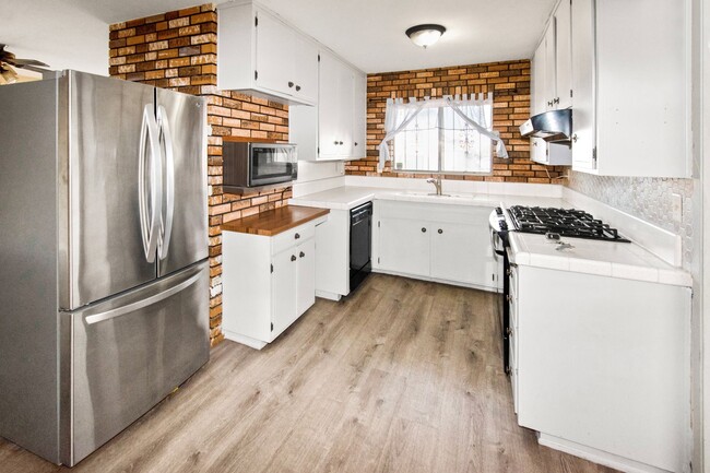 Photo - Long Term unfurnished rental!