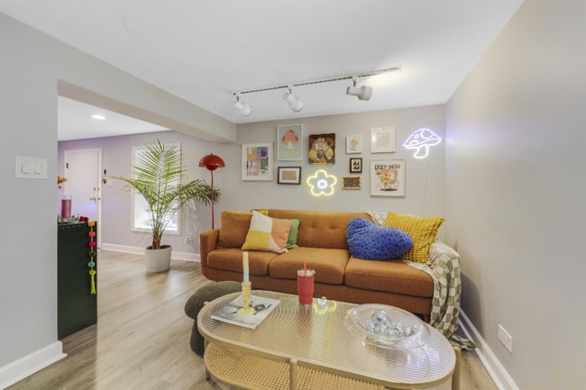 Photo - 3007 N Ashland Ave Apartment Unit CHG